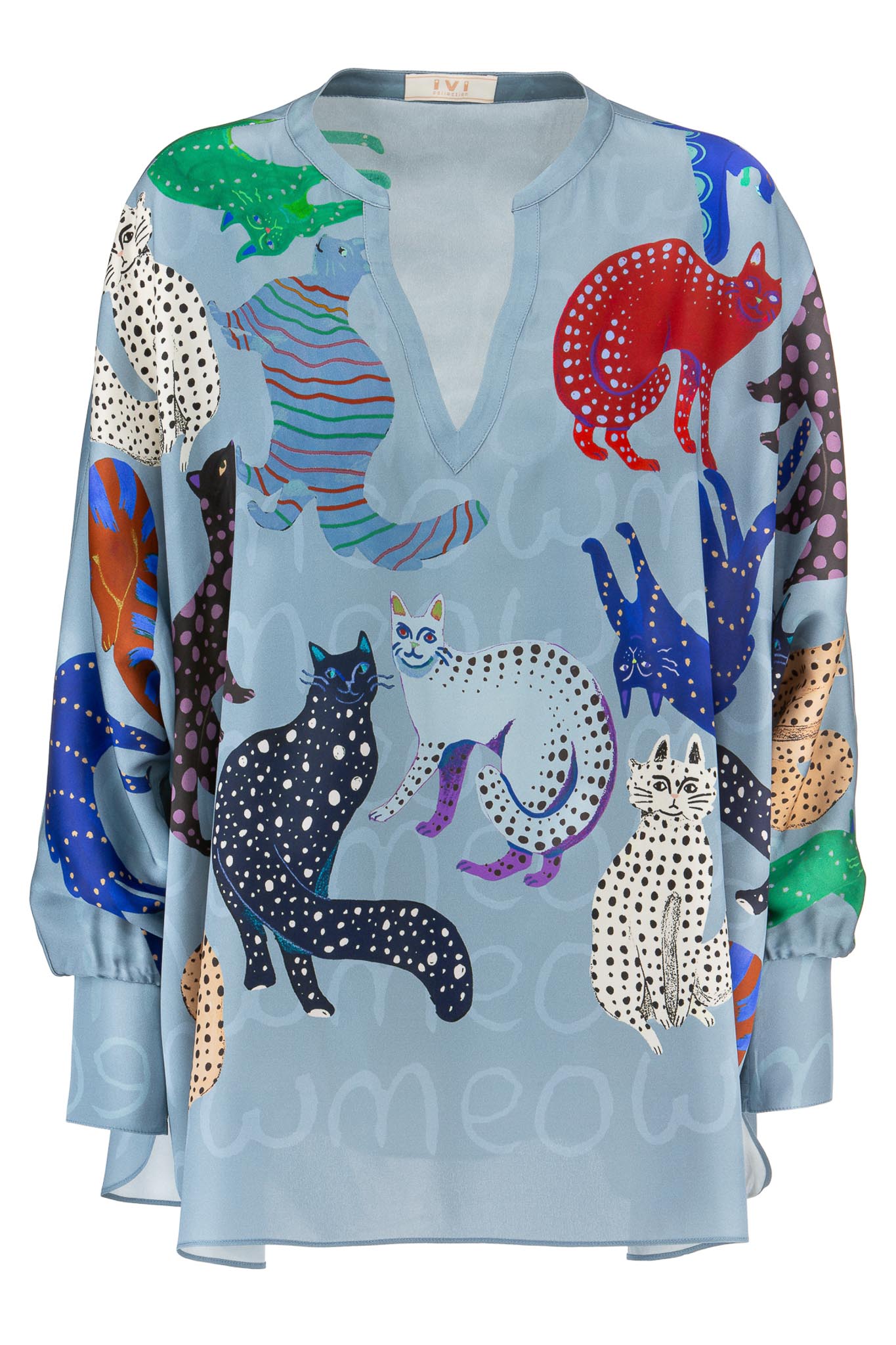 IVI collection CATS Seidentunika im lässigen Fit mit V-Ausschnitt in der Farbe blau aus der AW24 Kollektion. IVI collection CATS silk tunic in a casual fit with a V-neckline in the color blue from the AW24 collection.