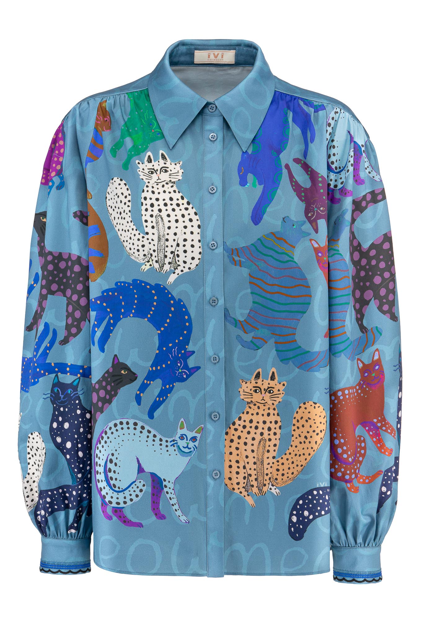 IVI collection CATS Baumwollbluse mit Statement-Katzen-Print in der Farbe blau aus der AW24 Kollektion. IVI collection CATS cotton blouse with statement cat print in blue from the AW24 collection.