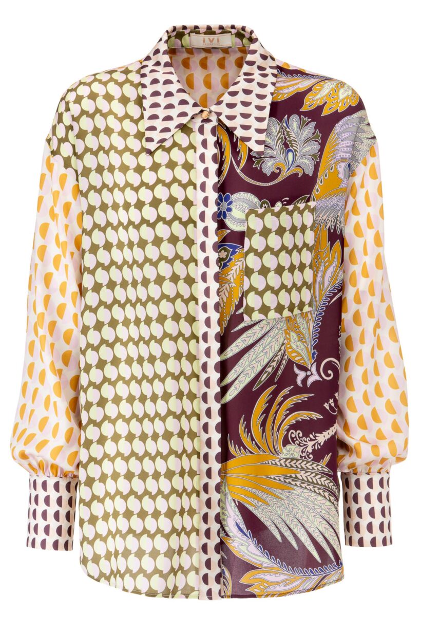 IVI collection GLAMOROUS Hemdbluse im Patch-Look aus Seide mit floralem Print in in gelb und blau auf bordeaux aus der AW24 Kollektion. IVI collection GLAMOROUS patch-look shirt blouse in silk with a floral print in yellow and blue on bordeaux from the AW24 collection.