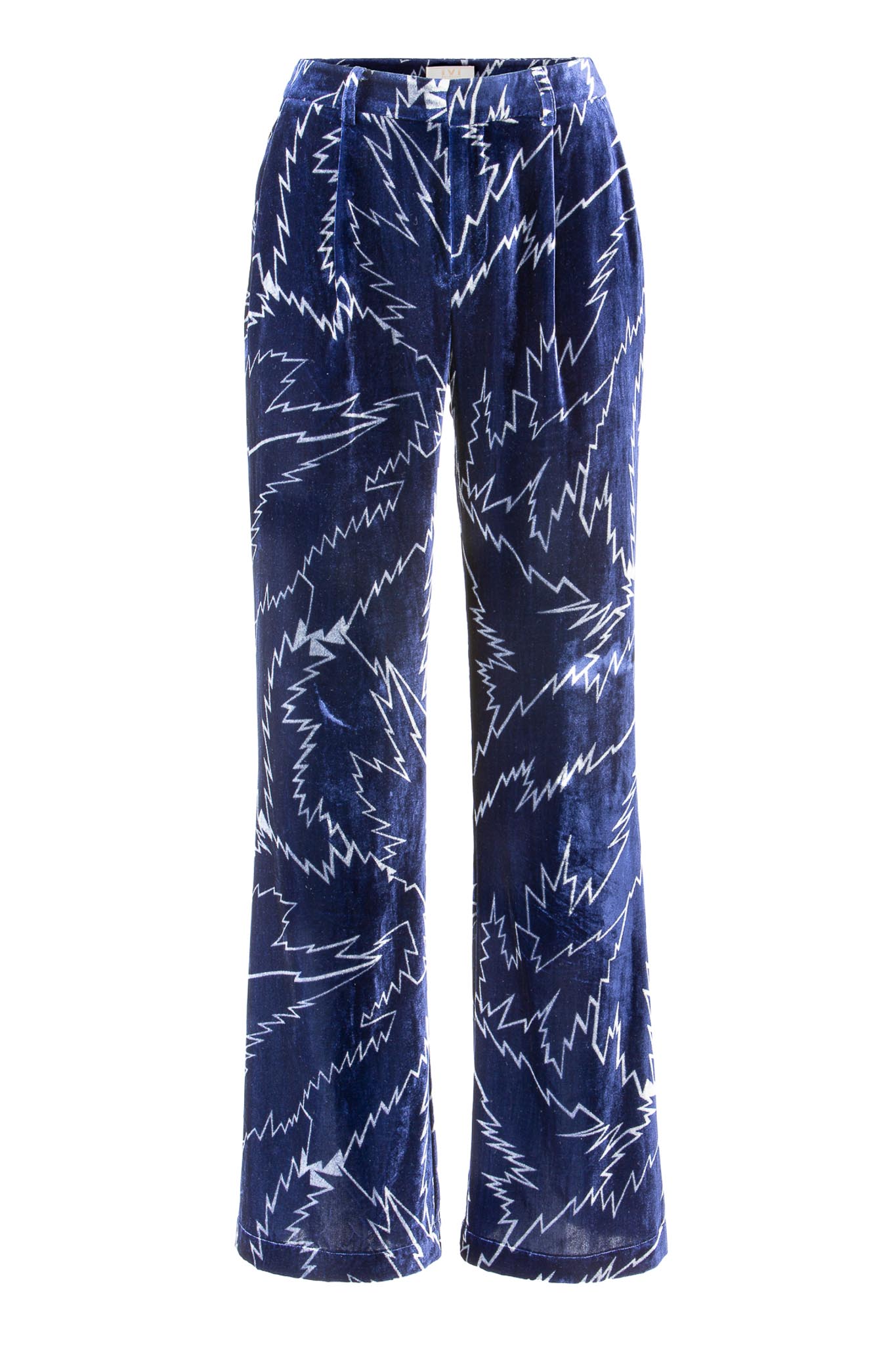 IVI collection FLASH bedruckte Hose mit Bundfalten und weitem Bein in leichter Bootcut Silhouette aus weichem Samtstoff mit auffälligem Grafik-Print in den Farben silber und blau aus der AW24 Kollektion. IVI collection FLASH printed trousers with pleats and a wide leg in a slight bootcut silhouette made of soft velvet fabric with an eye-catching graphic print in silver and blue from the AW24 collection.