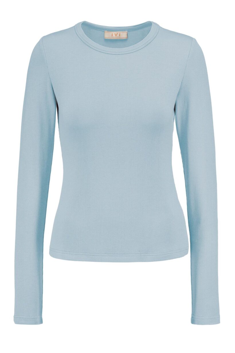 IVI collection ESSENTIAL zeitloses geripptes Langarmshirt mit hohem Rundhalsausschnitt in Farbe blau aus der AW24 Kollektion.

IVI collection ESSENTIAL timeless ribbed long-sleeved shirt with a high round neckline in blue from the AW24 collection.