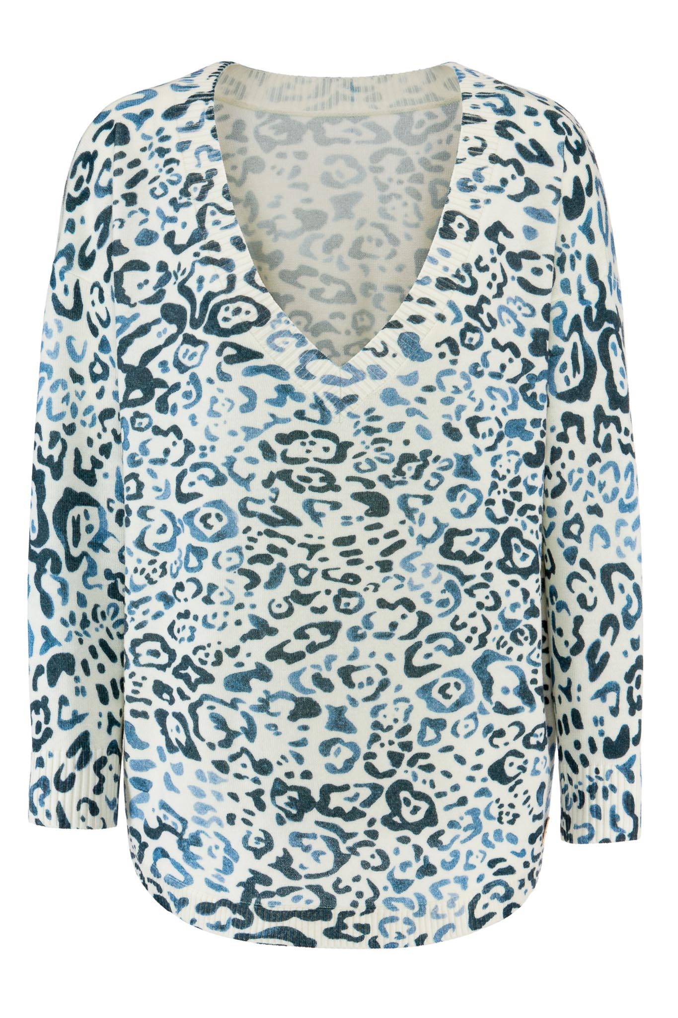 IVI collection BLUE LEO lässiger Strickpullover aus 100% Merino Wolle mit V-Ausschnitt im blauem Leo-Print aus der AW24 Kollektion. IVI collection BLUE LEO casual knitted sweater made of 100% merino wool with a V-neck in a blue leopard print from the AW24 collection.