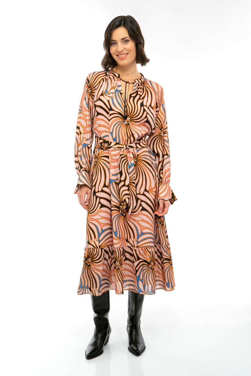 IVI collection SWIRL hochwertige Seidenkleid in den Farben rose und schwarz aus der Resort25 Kollektion.

IVI collection SWIRL high-quality silk dress in the colors rose and black from the Resort25 collection.