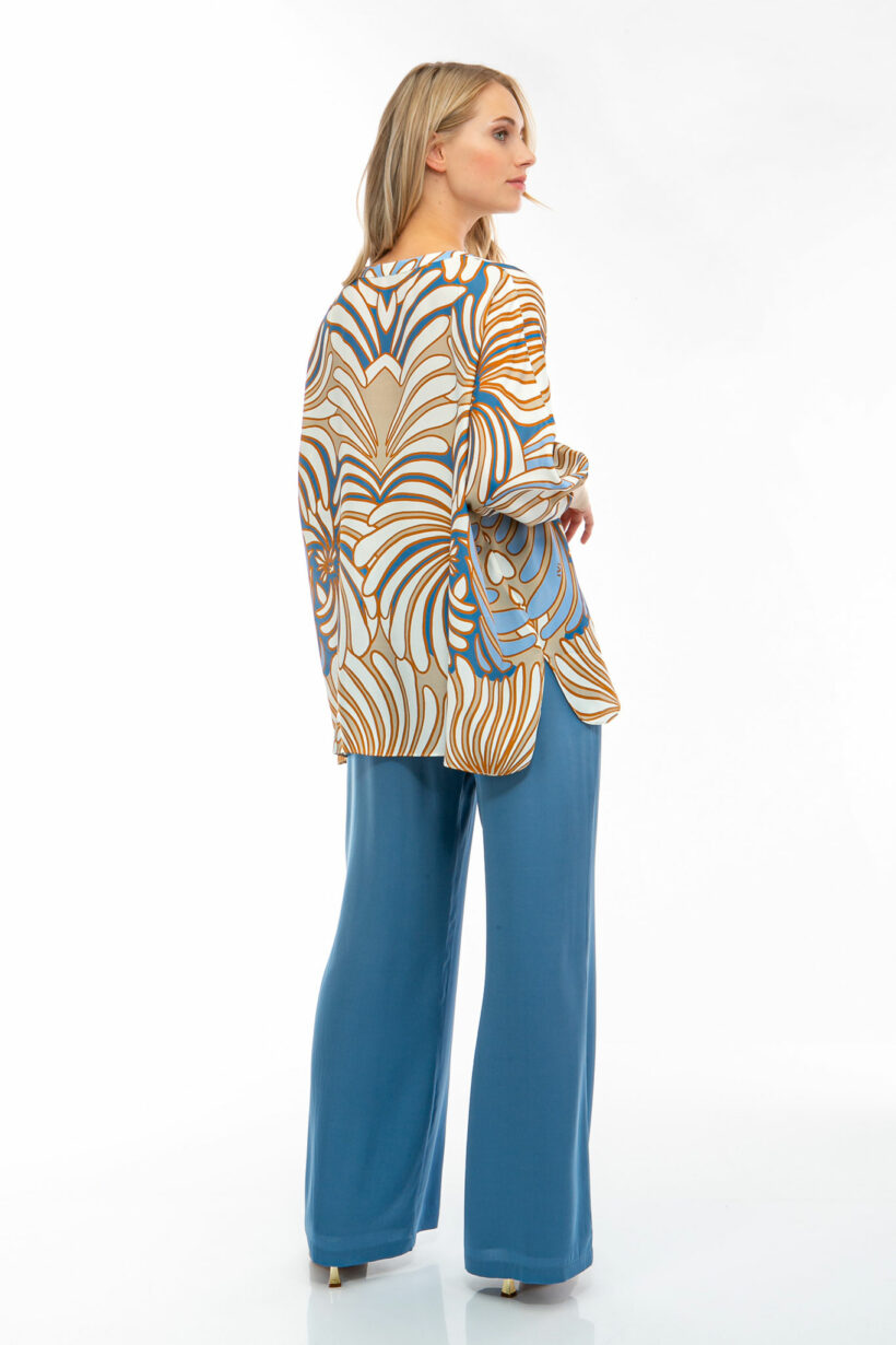 IVI collection SOLID SILK hochwertige Seidenhose in der Farbe hellblau aus der Resort25 Kollektion.

IVI collection SOLID SILK high-quality silk pants in the color light blue from the Resort25 collection.