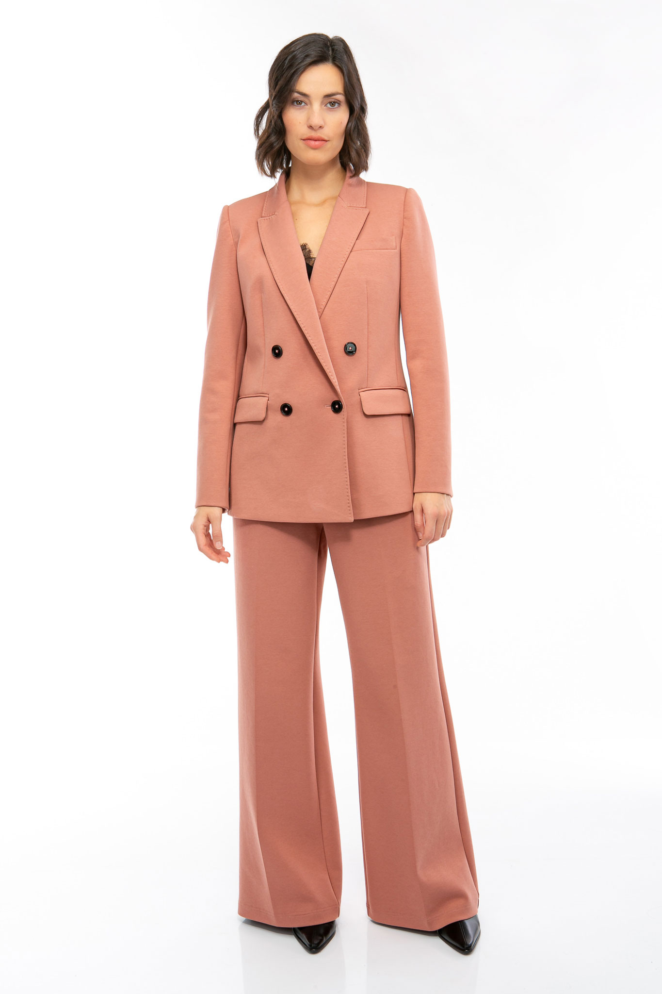 IVI collection SOLID JERSEY hochwertige Buntfaltenhose in den Farben rose aus der Resort25 Kollektion. IVI collection SOLID JERSEY high-quality pleated trouser in rose from the Resort25 collection.