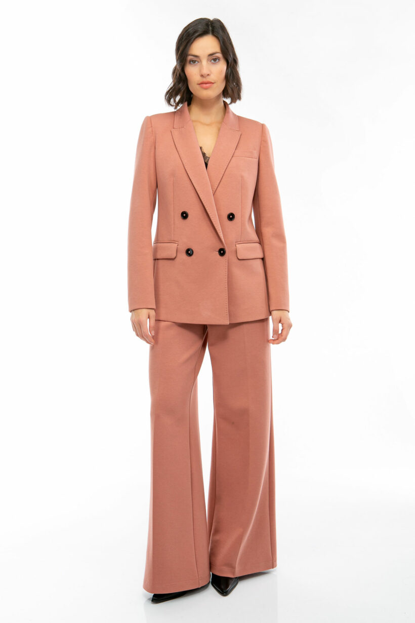 IVI collection SOLID JERSEY hochwertige Blazer in den Farben rose aus der Resort25 Kollektion.
IVI collection SOLID JERSEY high-quality blazer in rose from the Resort25 collection.