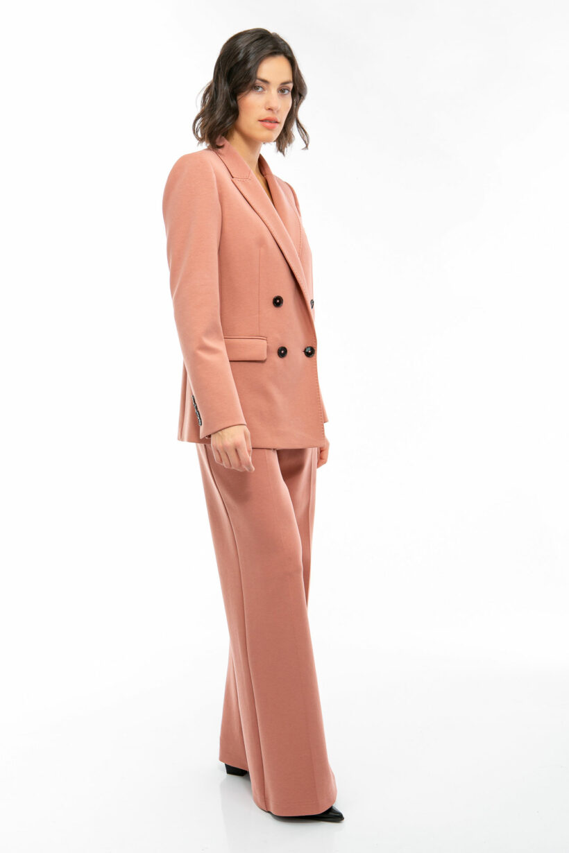 IVI collection SOLID JERSEY hochwertige Blazer in den Farben rose aus der Resort25 Kollektion.
IVI collection SOLID JERSEY high-quality blazer in rose from the Resort25 collection.