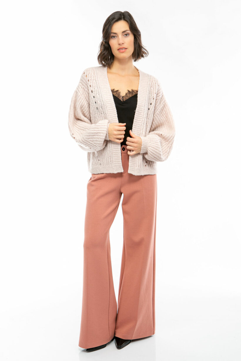 IVI collection SOLID KNIT Strickcardigan in der Farbe weiß aus der Resort25 Kollektion.

IVI collection SOLID KNIT cardigan in white from the Resort25 collection.