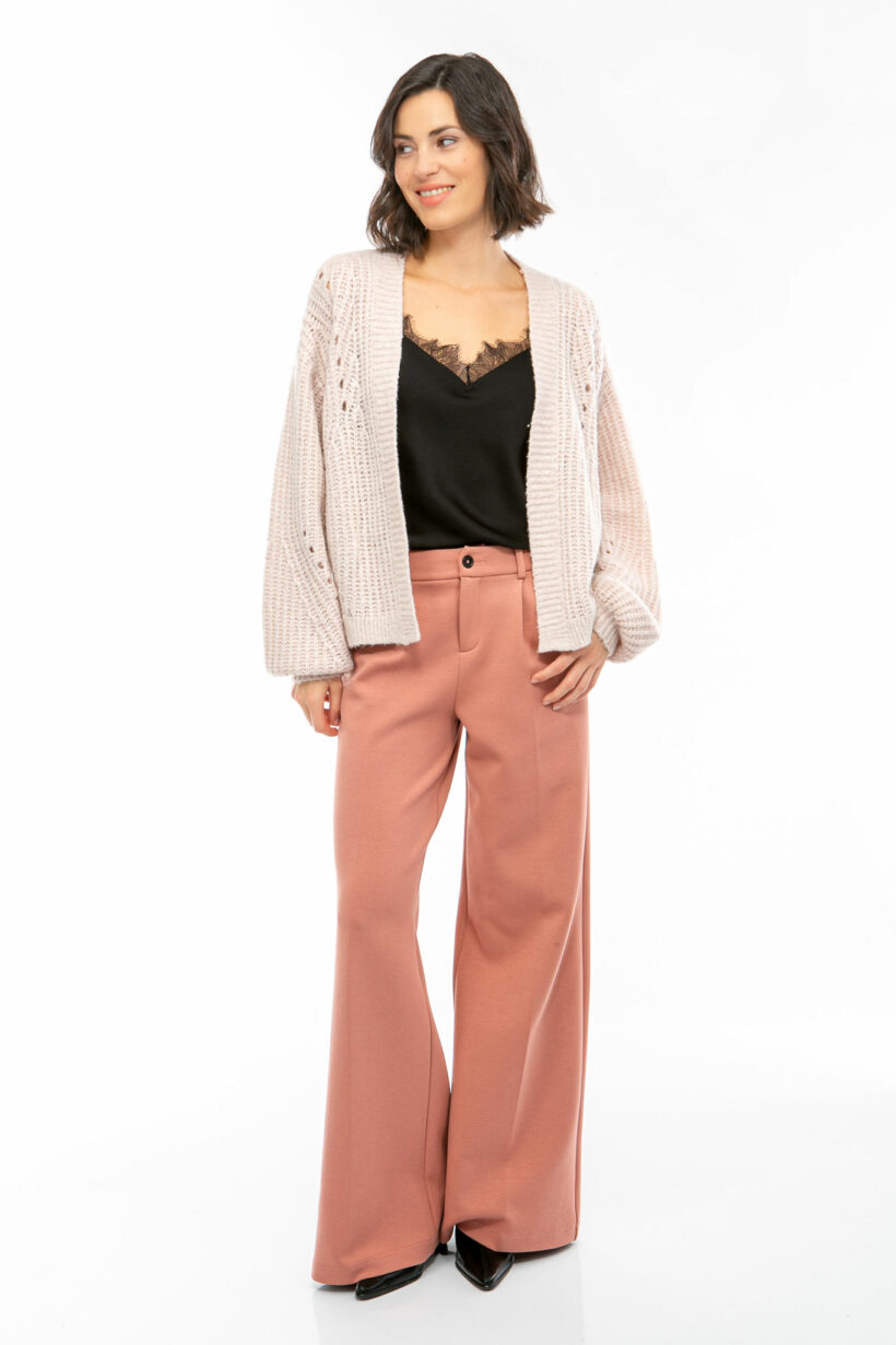 IVI collection SOLID KNIT Strickcardigan in der Farbe rose aus der Resort25 Kollektion.

IVI collection SOLID KNIT cardigan in rose from the Resort25 collection.