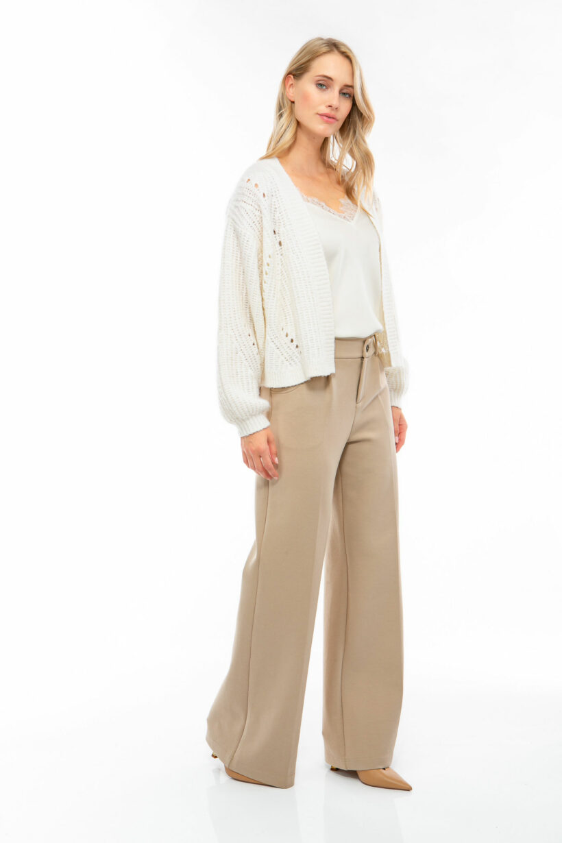 IVI collection SOLID JERSEY hochwertige Buntfaltenhose in den Farben taupe aus der Resort25 Kollektion.
IVI collection SOLID JERSEY high-quality pleated trousers in taupe from the Resort25 collection.