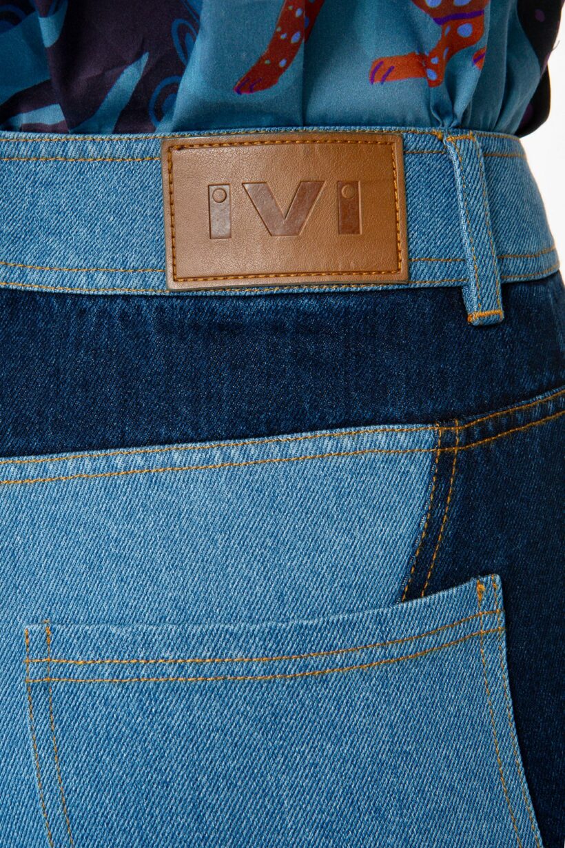 IVI collection DENIM Jeans mit weitem Bein und Wellen-Patch aus der AW24 Kollektion. IVI collection DENIM wide-leg jeans with a wave patch from the AW24 collection.