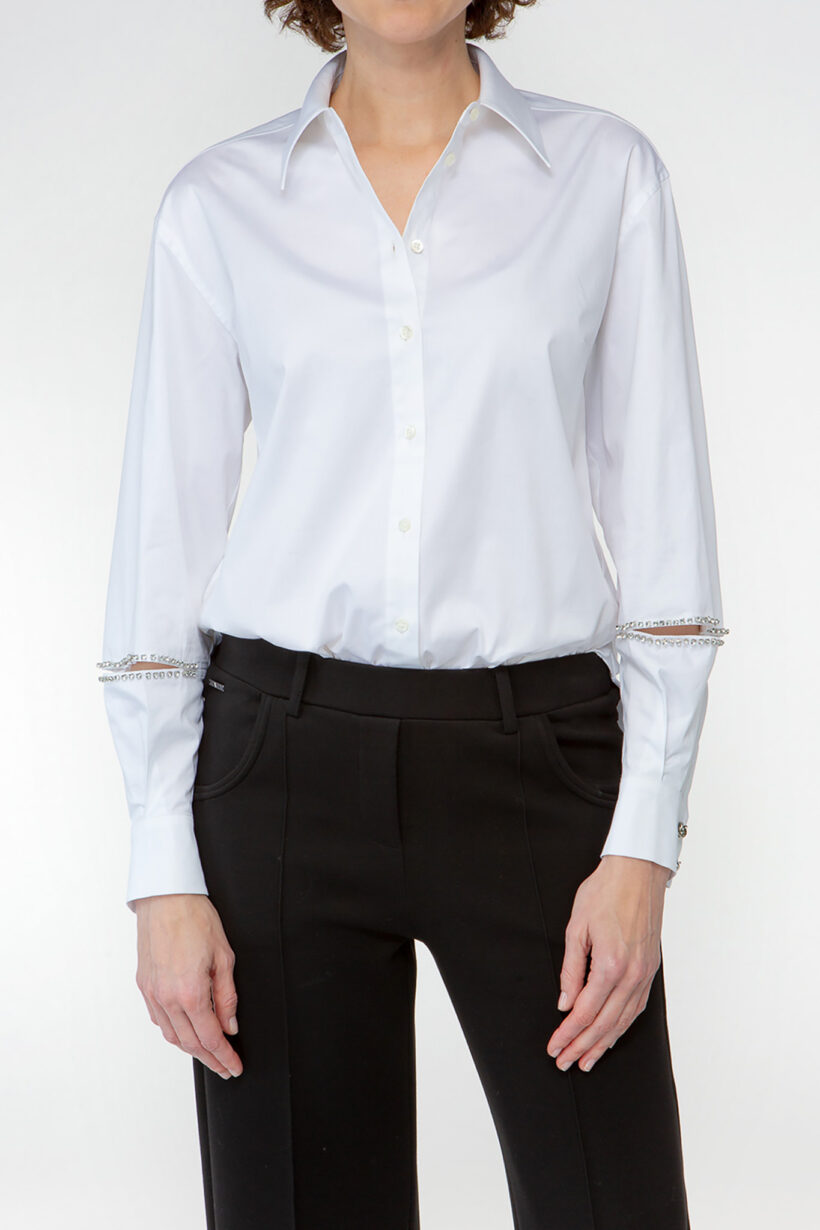 IVI collection COTTON Hemdbluse aus Baumwoll-Popeline mit Schlitzdetails und Strasssteinen aus der AW24 Kollektion

IVI collection COTTON shirt blouse in cotton poplin with slit details and rhinestones from AW24 collection
