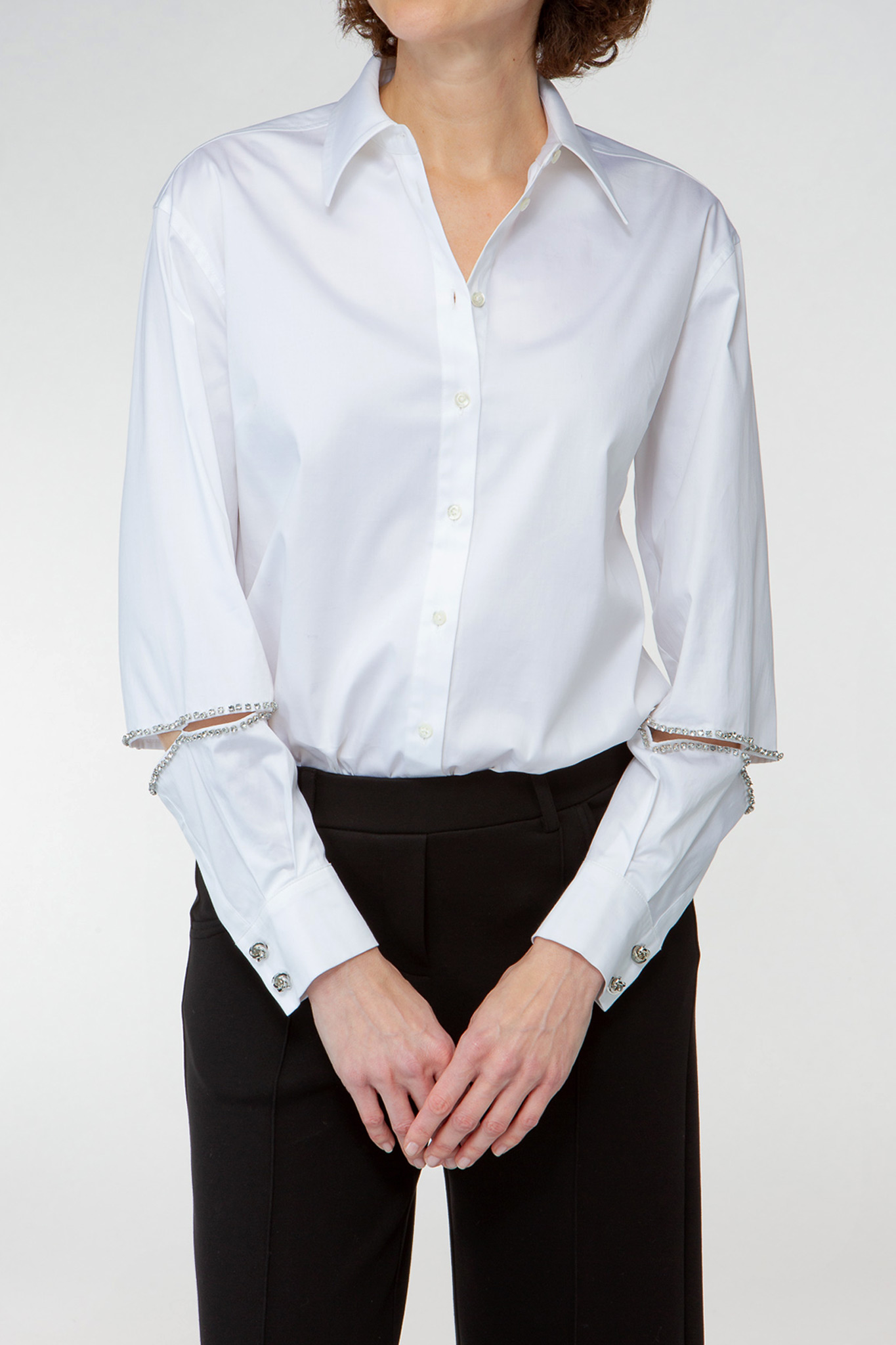 IVI collection COTTON Hemdbluse aus Baumwoll-Popeline mit Schlitzdetails und Strasssteinen aus der AW24 Kollektion IVI collection COTTON shirt blouse in cotton poplin with slit details and rhinestones from AW24 collection
