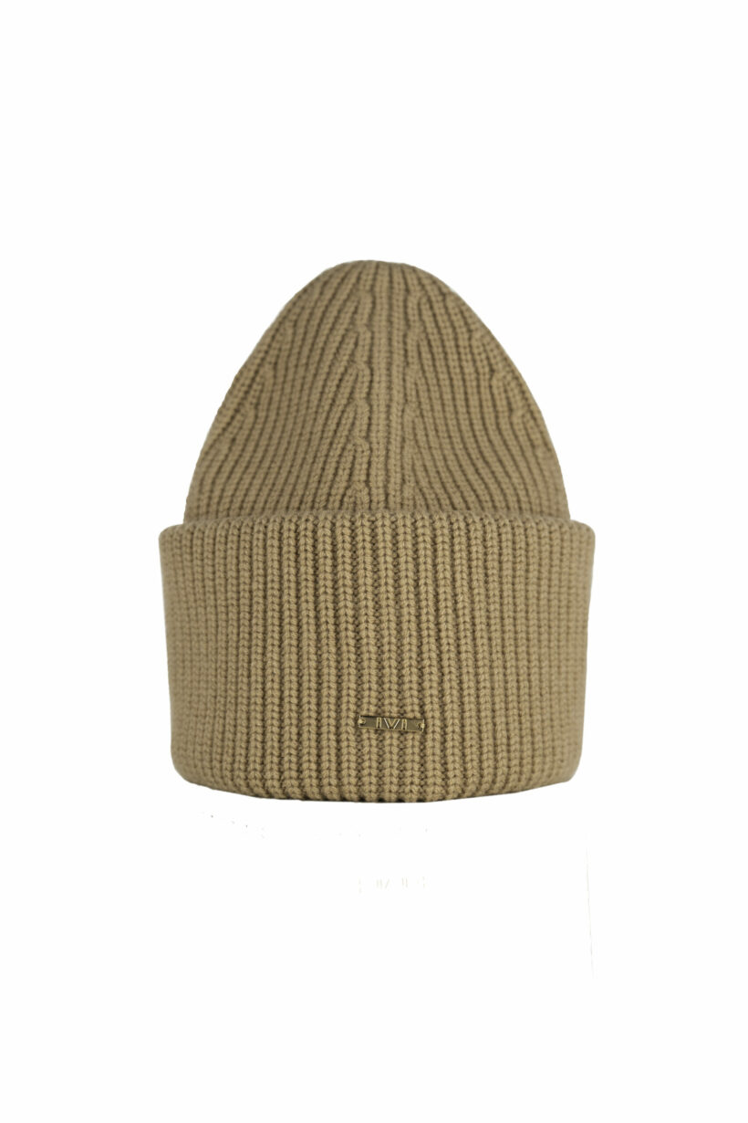 IVI collection SOLID KNIT Mütze aus Woll-Kaschmir-Mix in der Farbe camel braun aus der AW24 Kollektion. IVI collection SOLID KNIT beanie made of a wool-cashmere mix in the color camel brown from the AW24 collection.