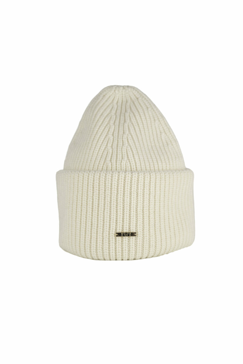 IVI collection SOLID KNIT Mütze aus Woll-Kaschmir-Mix in der Farbe weiß aus der AW24 Kollektion. IVI collection SOLID KNIT beanie made of a wool-cashmere mix in the white from the AW24 collection.